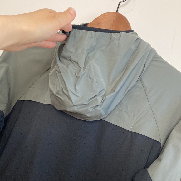 Icebreaker Jacket Womens XS Gray Coriolis Hooded Windbreaker Merino Wool Mesh - Picture 4 of 16